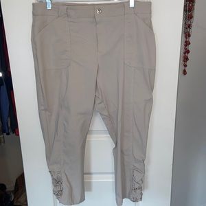 INC Capris Sz. 18